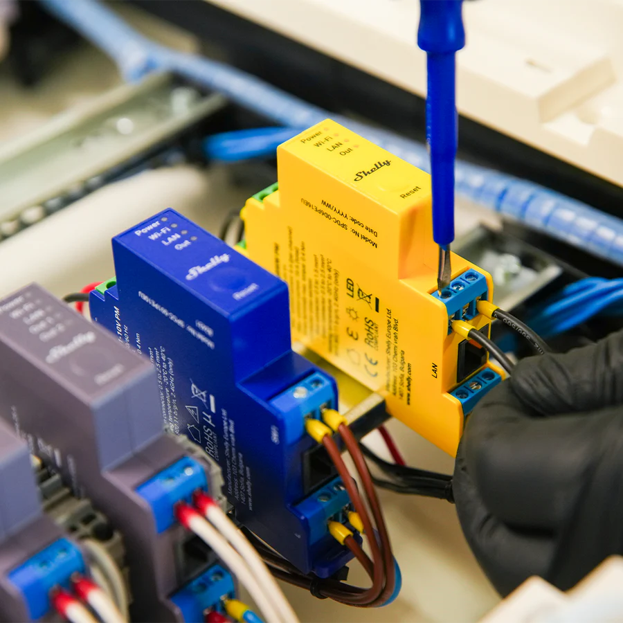 Shelly Pro RGBWW PM DIN-Schienen 5-Kanal RGBWW LED Controller mit Leistungsmessung WLAN LAN Bluetooth PV One